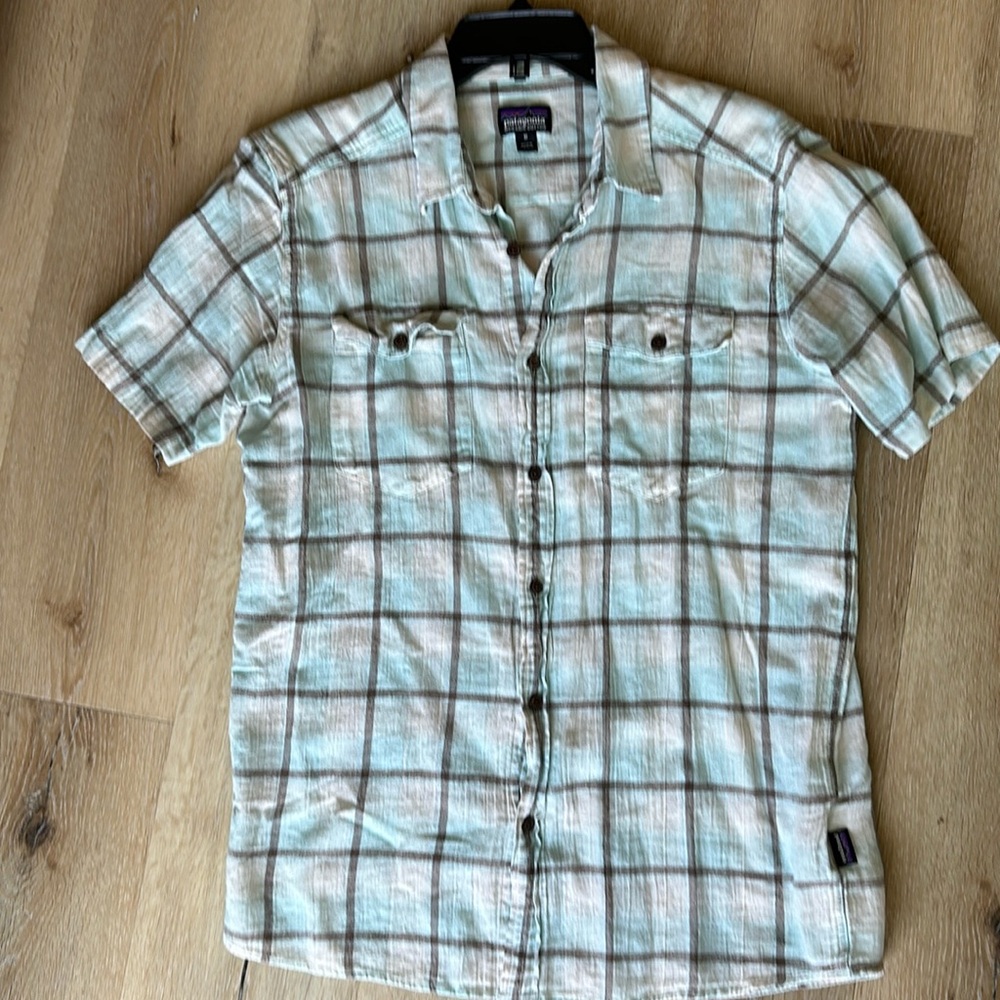 Patagonia button up shirt, 100% organic cotton. Size medium